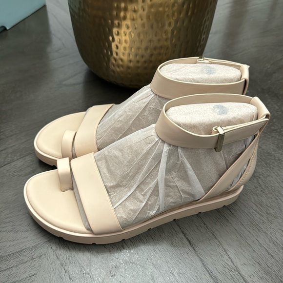 FRANCO SARTO Davenport Flat Sandals - Picture 7 of 8